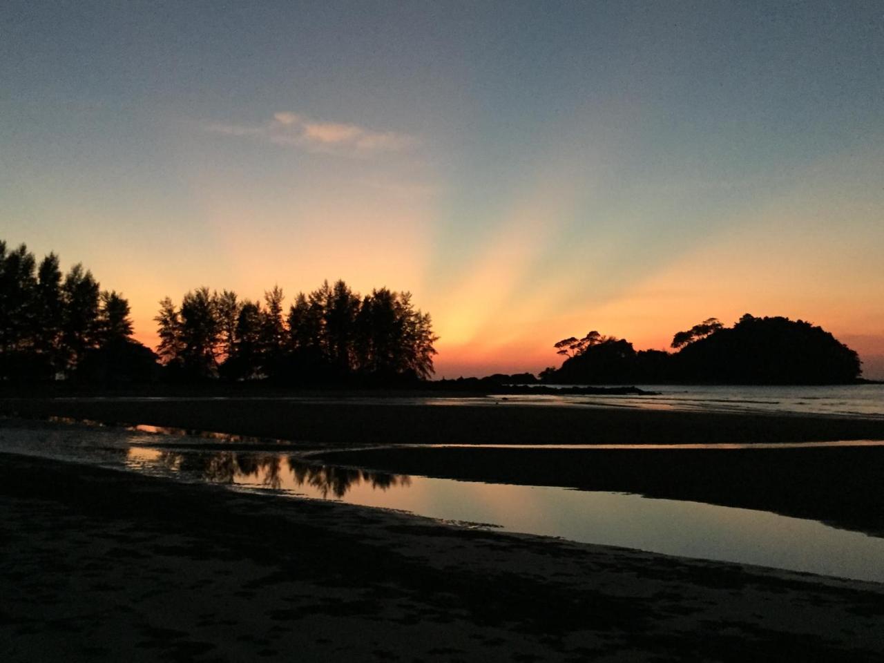 Sea Rounding Hotel Ko Phra Thong Buitenkant foto