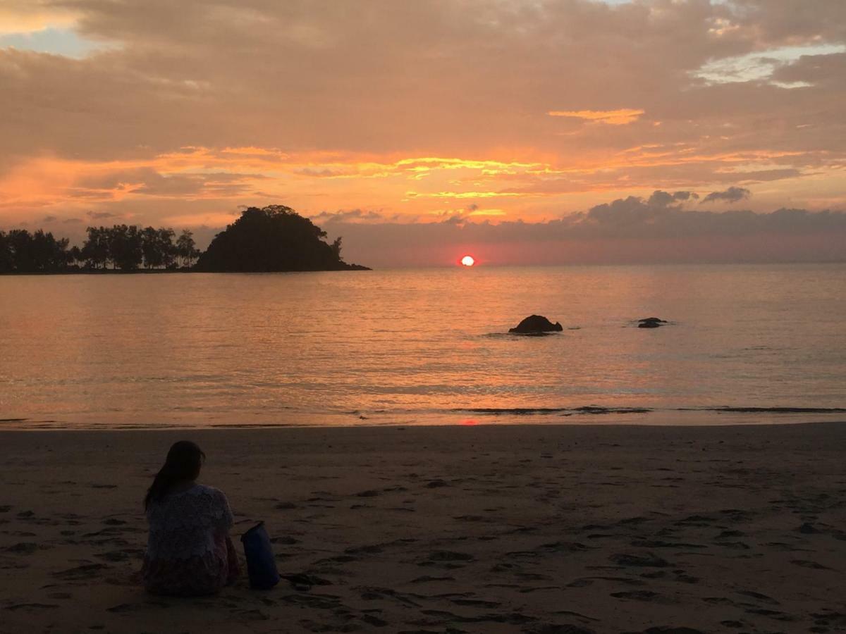 Sea Rounding Hotel Ko Phra Thong Buitenkant foto