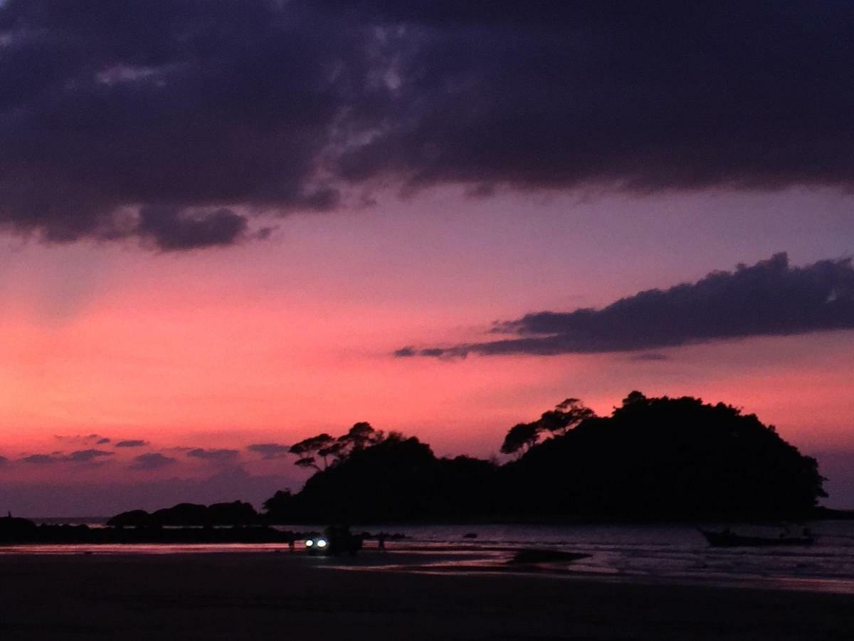 Sea Rounding Hotel Ko Phra Thong Buitenkant foto